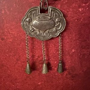 Asian style “pendant”